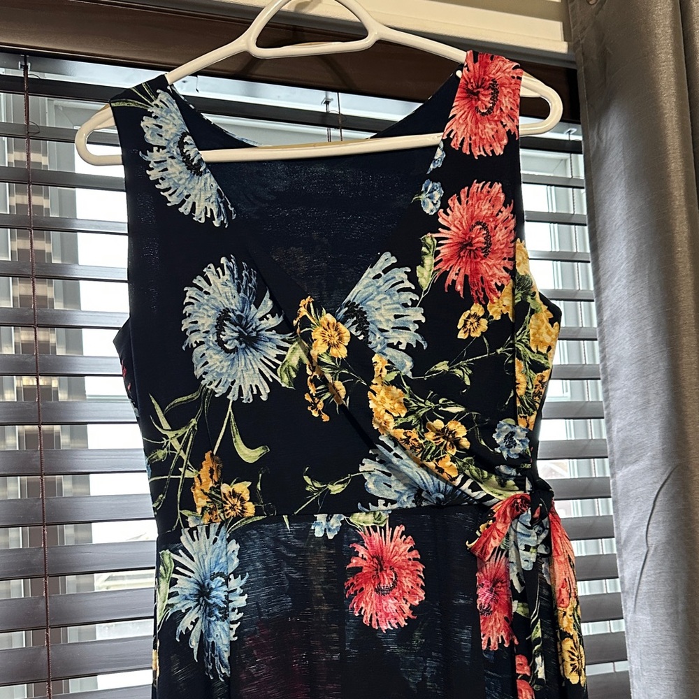 Sz L⭐️Like New WHBM Navy Floral Matte Jersey Faux Wrap Maxi Dress. PTP 17”+